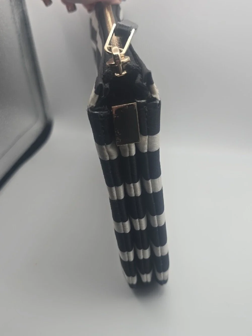 Kate Spade Black & White Striped Cosmetic Med Pouch W/ Silver Hardware (EUC)🖤🤍